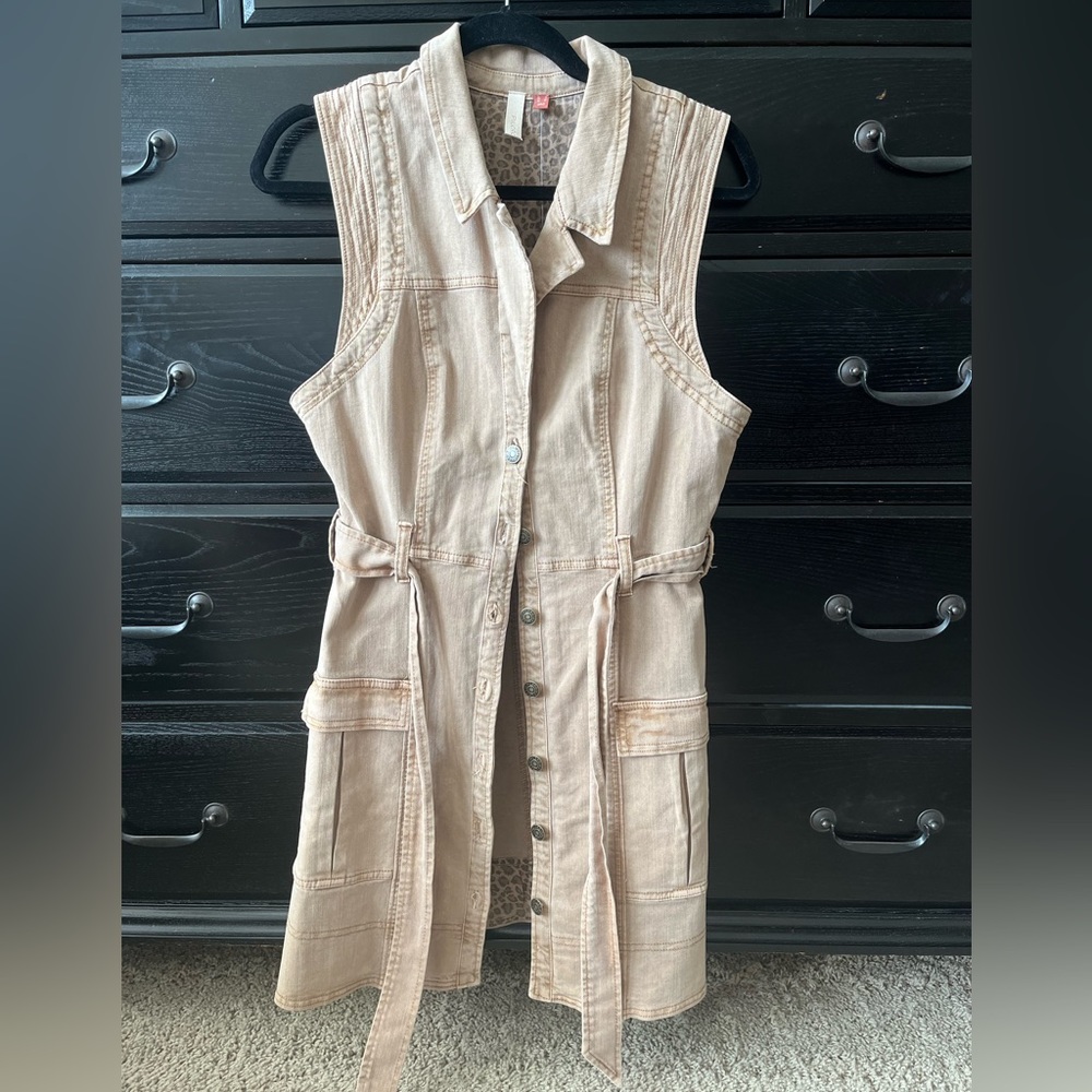 ~cute PILCRO denim mini dress, size 4, tie waist, button up.